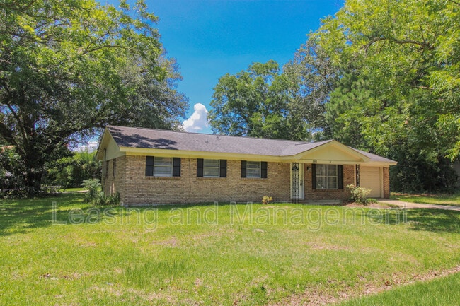 Photo - 305 Millcreek Dr