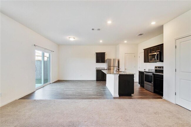 Photo - 113 Woodpecker Run Casa