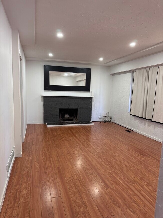 Photo - 10046 129 St