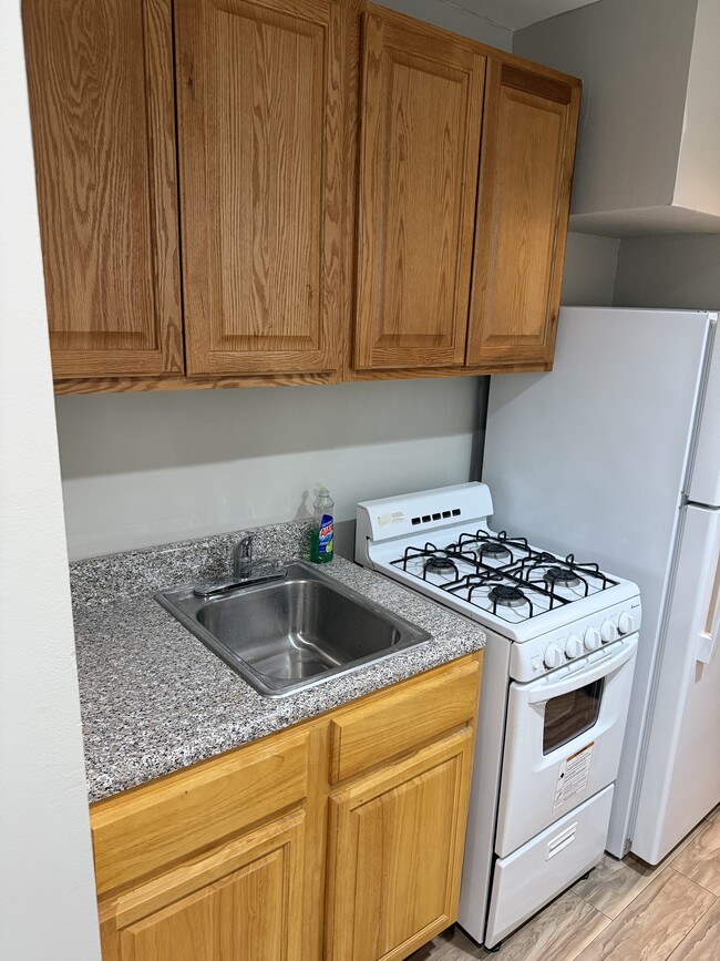 Photo - 805 E 52nd St