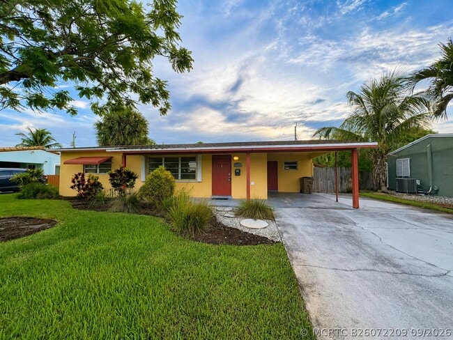 Building Photo - 1401 S Deerfield Ave