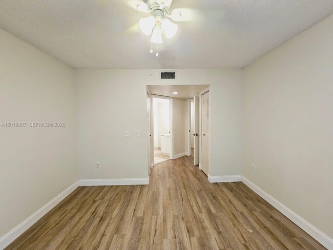 Photo - 4155 N Haverhill Rd Unidad 1415