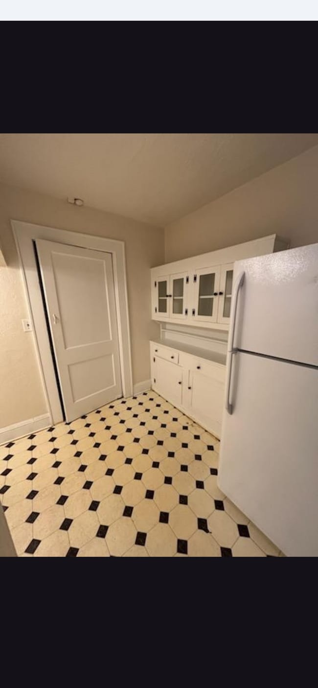 Photo - 416 E 13th St
