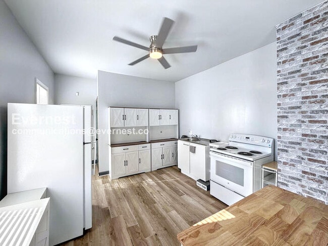 Photo - 6073 Linwood St