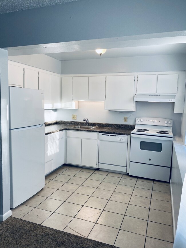Building Photo - 1465 Manitou Blvd Unit Apt. 2