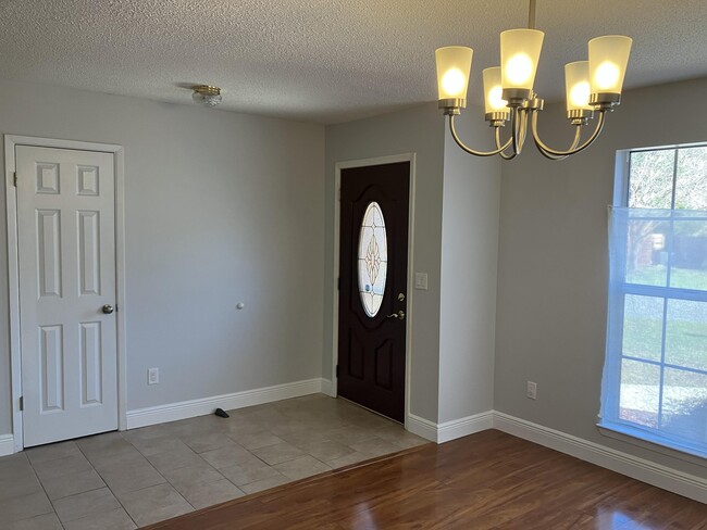 Photo - 4535 Parkwood Ln E