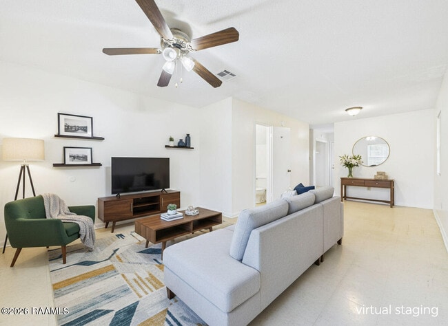 Photo - 104 Country Ln