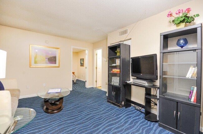 Photo - 3595 Woodbriar Cir Unidad 1D