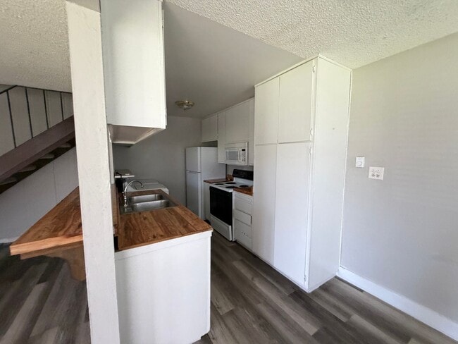 Photo - 641 Oakwood Dr