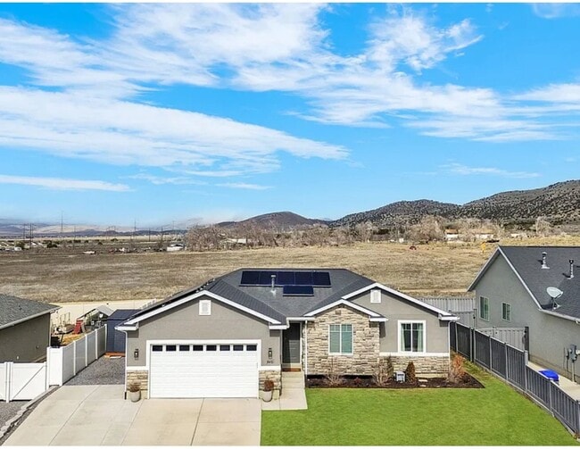 Building Photo - 2681 E Clarkstone Dr