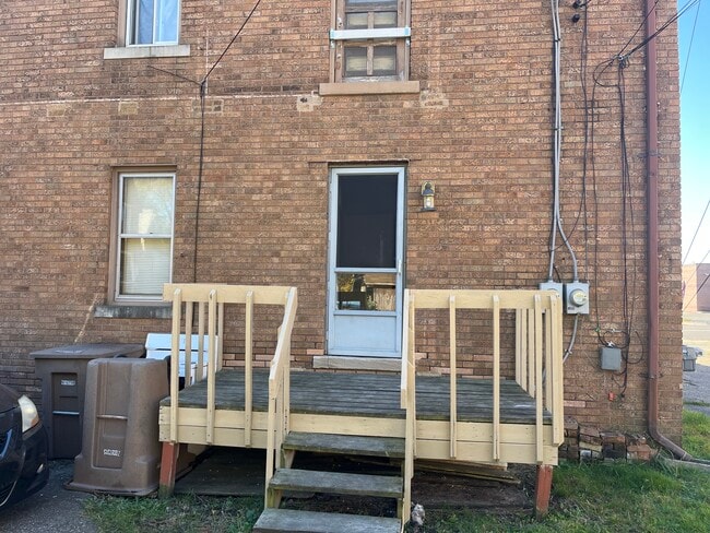 Rear entry with deck - 850 W Huron St