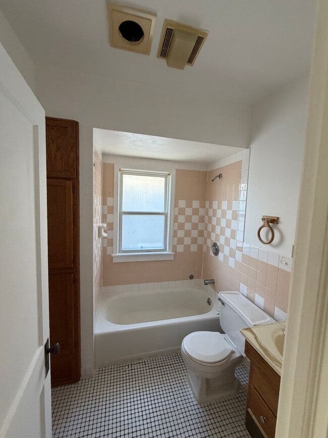 Photo - 10327/10325 Ignatius Ave Unit 10327 Ignatius Ave UP