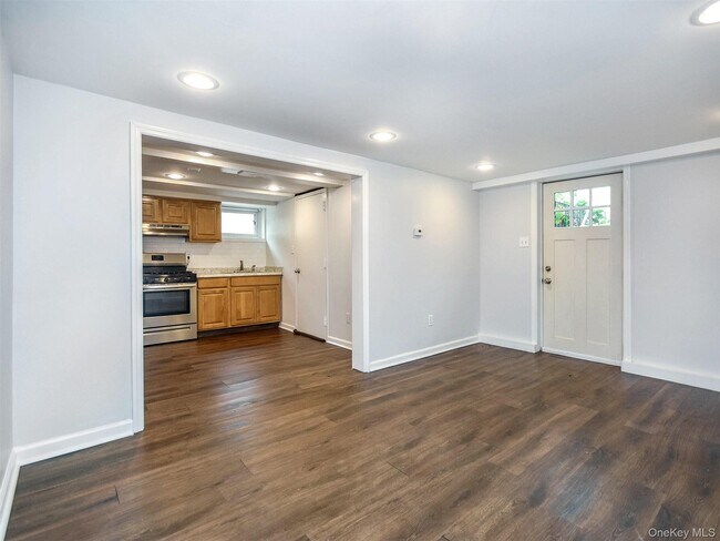 Photo - 3 Pequot Ave