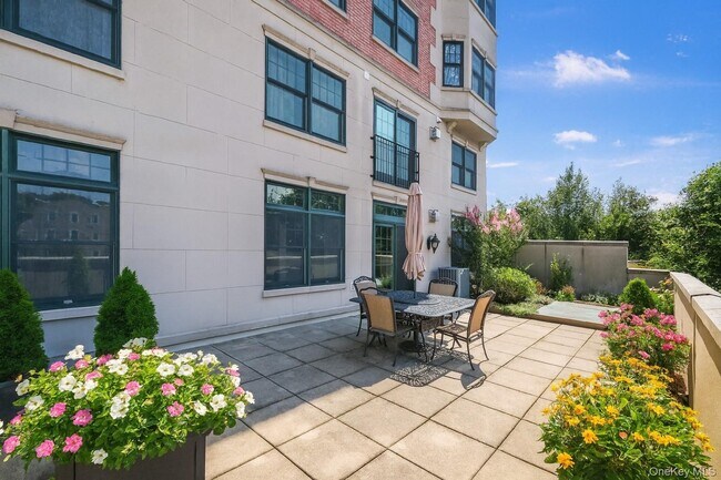 Photo - 101 Sheldrake Pl Unit 1