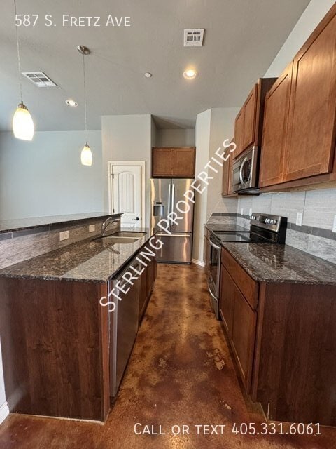 587 S Fretz Ave
