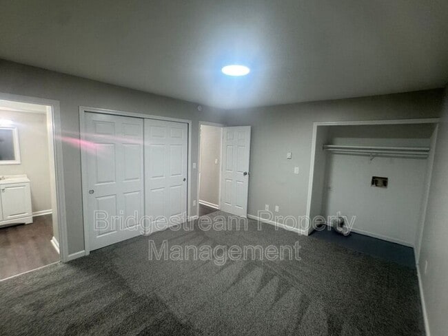 Photo - 481 N Broadway St