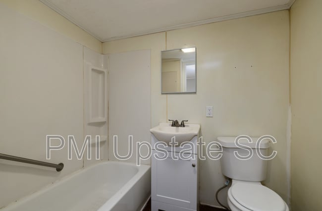 Photo - 213 A St