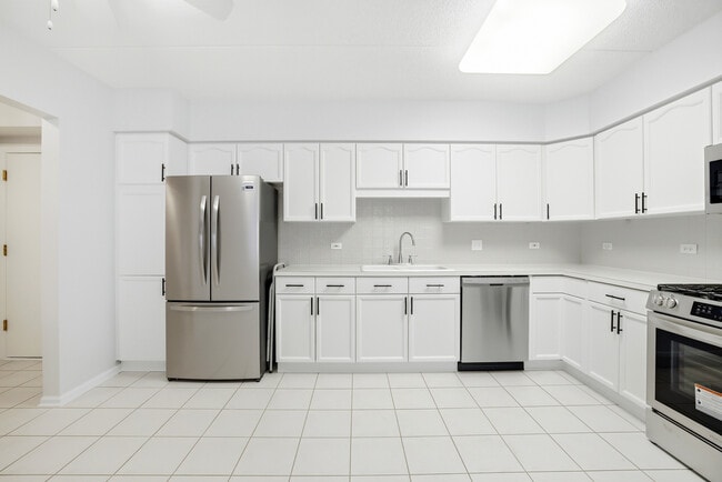 Photo - 650 S River Rd Unidad 405