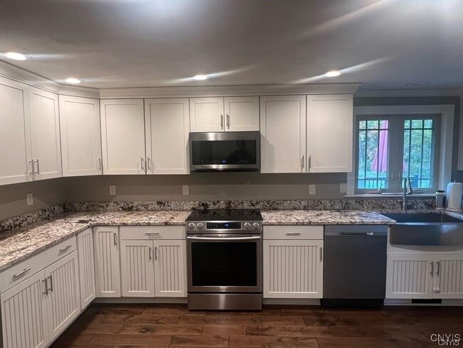Photo - 7056 Island Rd