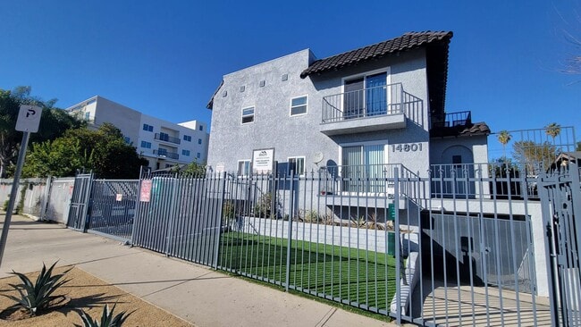 Photo - 14801 Delano St Unit 7