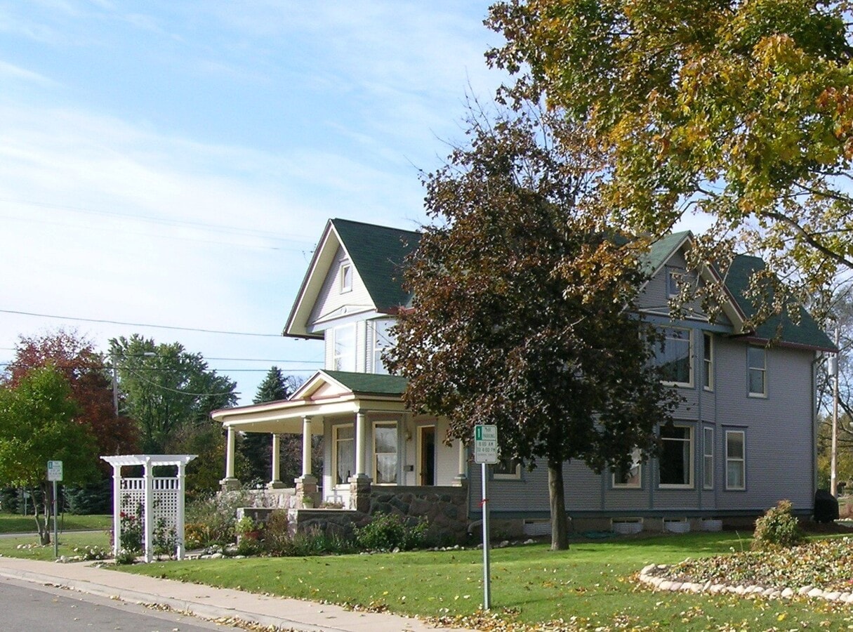 Photo - 132 S Center St