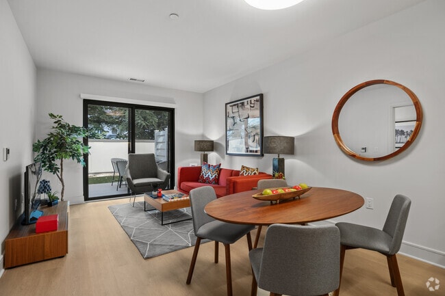 1BR, 1BA - 725SF - Dining Area and Living Room