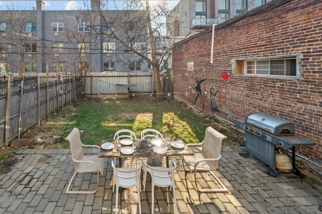 26A Scholes St