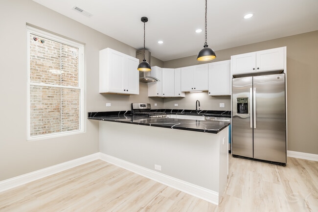 Photo - 721 N Hamlin Ave