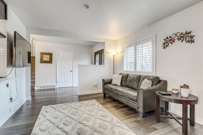 Photo - 2860 S Golden Way