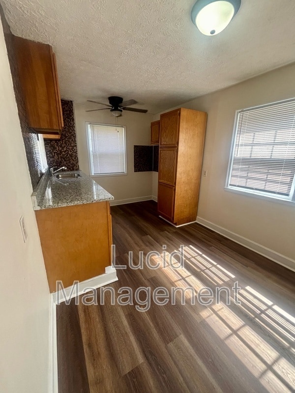 Photo - 1305 Larchmont Ave