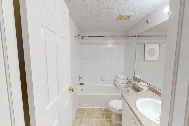 Photo - The Pointe at Applewood