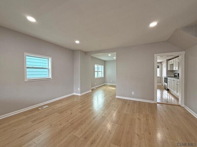 Photo - 512 Graham Ave