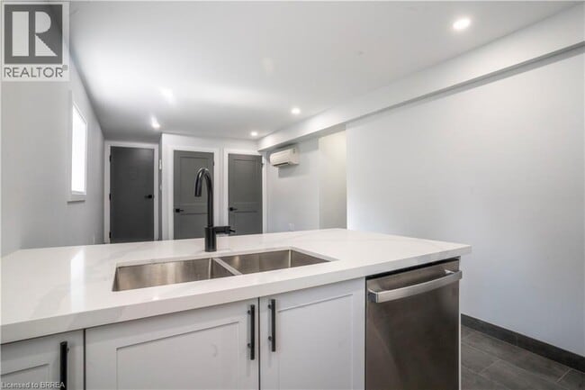 Photo - 130 Elgin St Unit 2