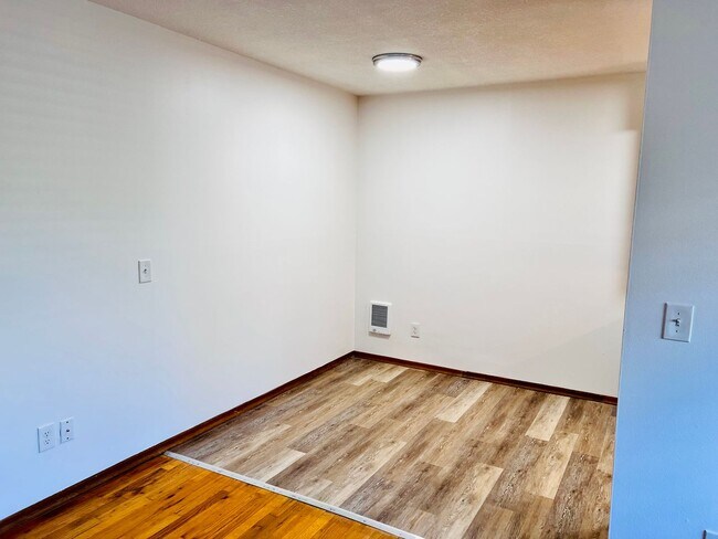 Photo - Single level 1 bed meets Mid-Century cool Unidad 7043
