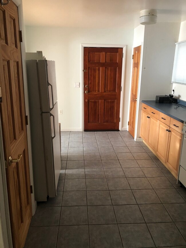 Entrance - 66 Luyster St Rental