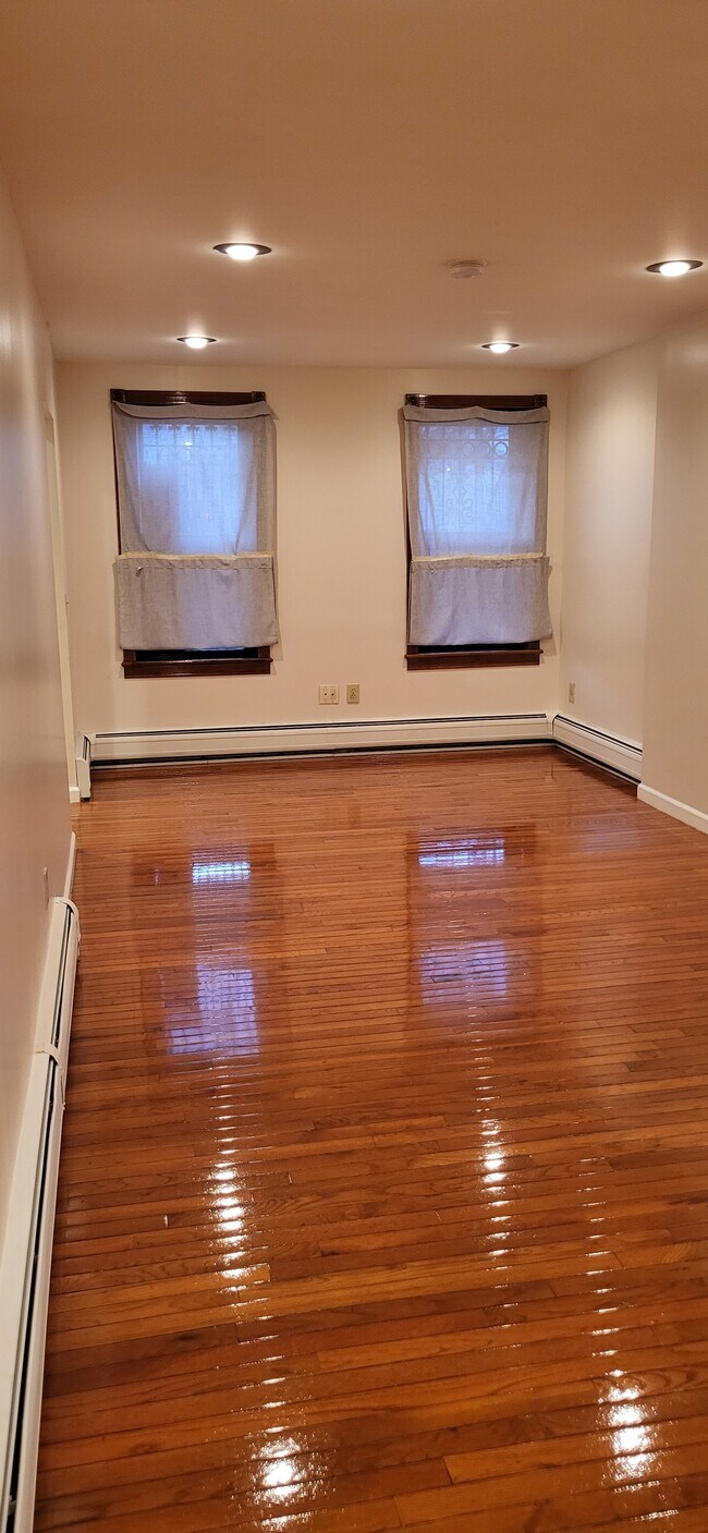 1st Fl. - Livingroom - 800 Ocean Ave Unidad Apt. #1