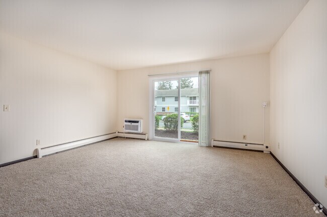 1BR, 1BA - 695SF - Living Room