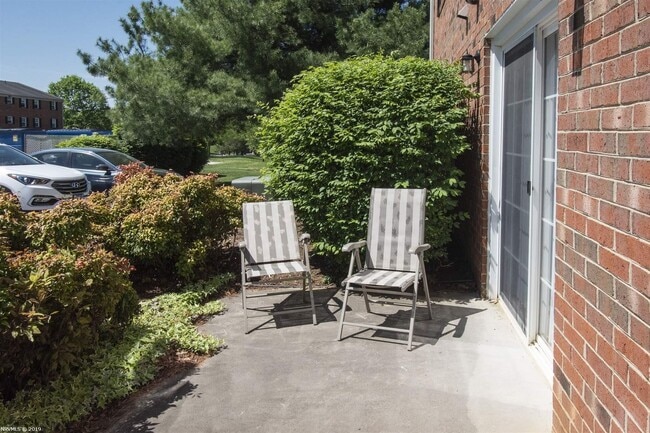 Building Photo - 2 Bed Apartment in Blacksburg With Some Utilities Included