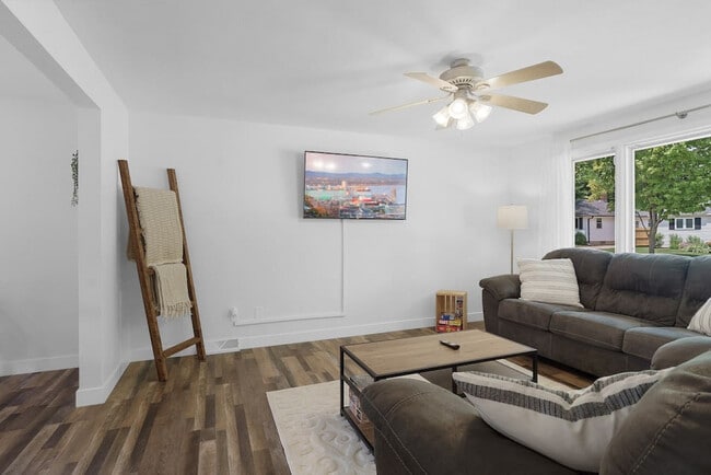 Photo - 1213 Langlade Ave