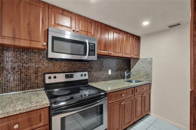 Building Photo - 2145 SW 7th St Unit 3