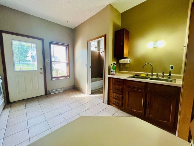 Photo - 2222 Walnut St Unit #1