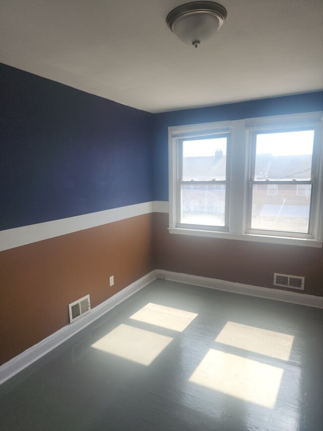 Photo - 1505 Medford Rd