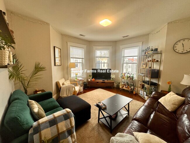 Photo - 724 Parker St Unit 3