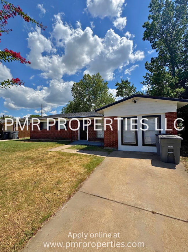 Building Photo - 3 Bedroom / 1.5 Bathroom Home
