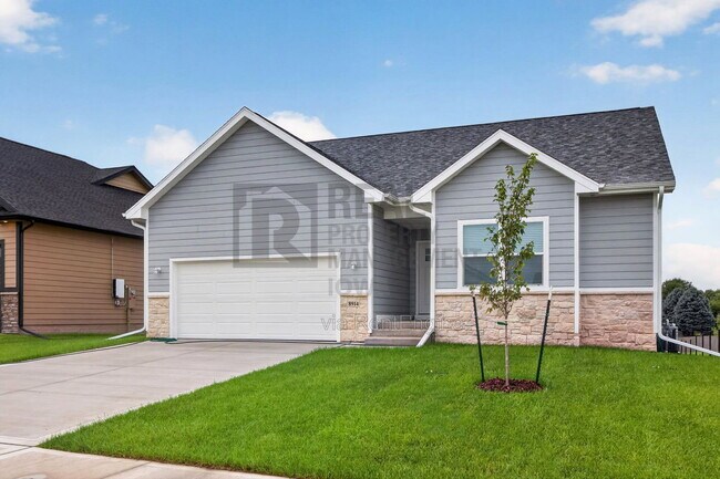 8914 Hickory Dr