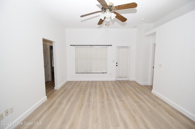 Photo - 2440 Bridgeport Cir