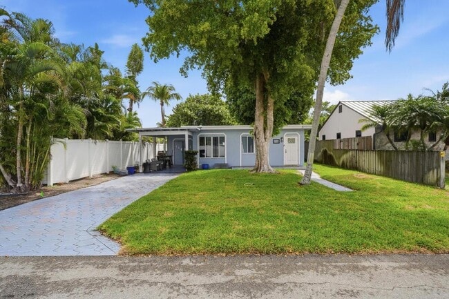 Building Photo - 712 NE 10th Ave