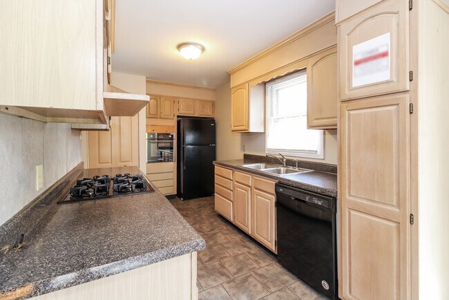 Photo - 310 Anchor Dr