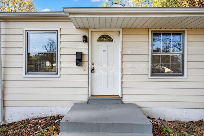 Photo - 437 Lanark Rd