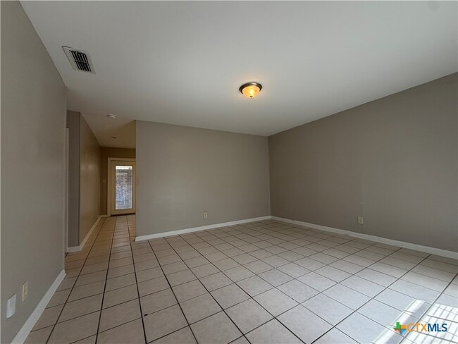 Photo - 111 Lancelot St